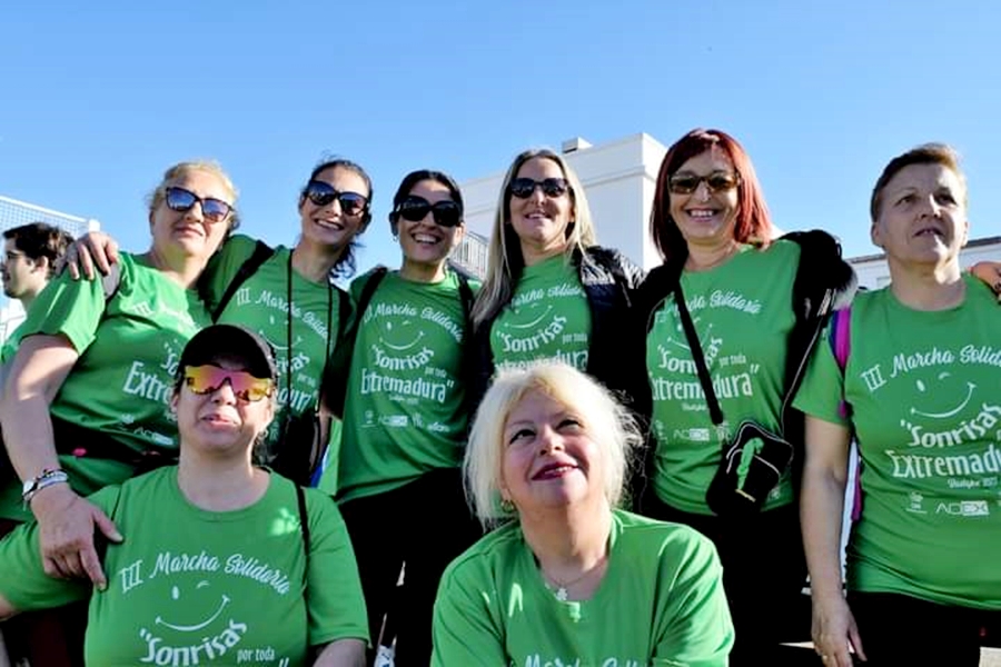 Éxito de participación en la III marcha solidaria AOEX