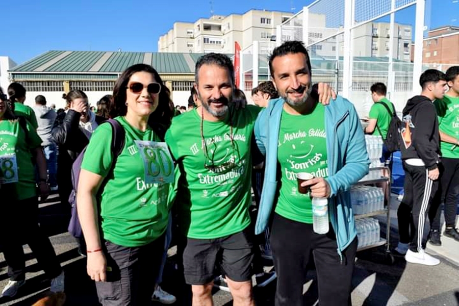 Éxito de participación en la III marcha solidaria AOEX