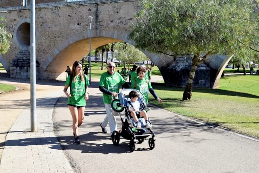 Éxito de participación en la III marcha solidaria AOEX