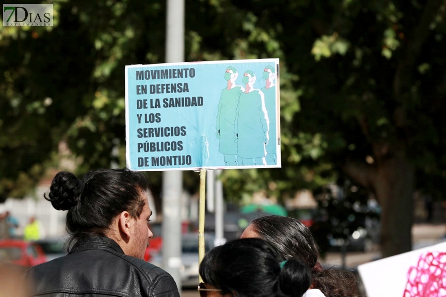 Cerca de 1.000 extremeños salen a la calle para reclamar una sanidad pública