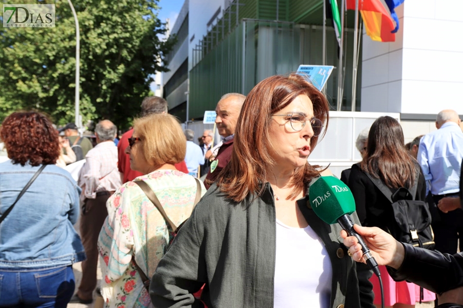 Cerca de 1.000 extremeños salen a la calle para reclamar una sanidad pública