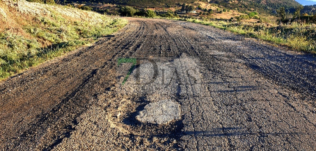 Aún hay carreteras que parecen caminos de cabras en Extremadura