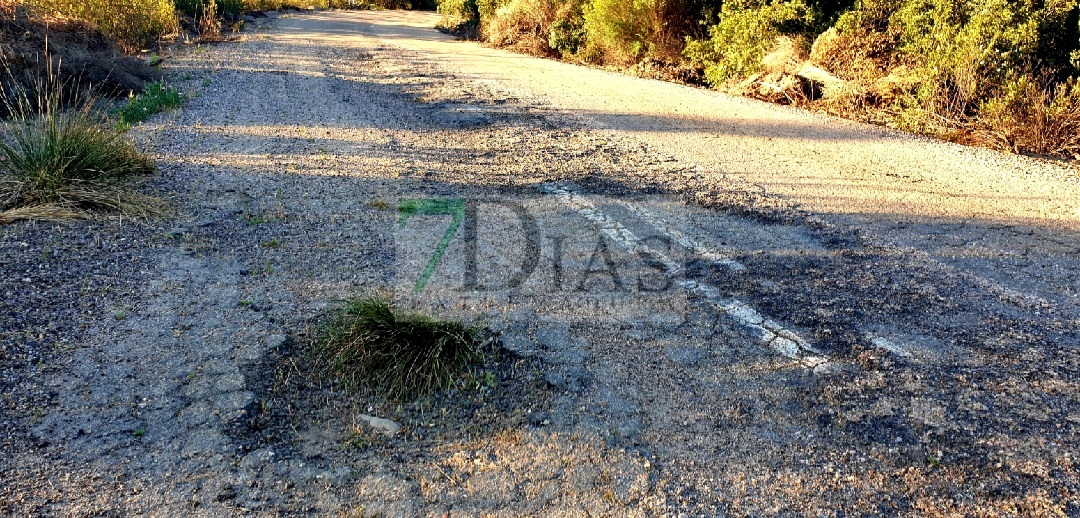 Aún hay carreteras que parecen caminos de cabras en Extremadura