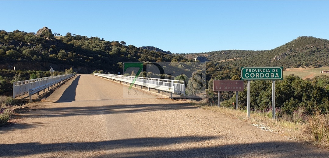 Aún hay carreteras que parecen caminos de cabras en Extremadura