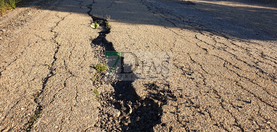 Aún hay carreteras que parecen caminos de cabras en Extremadura