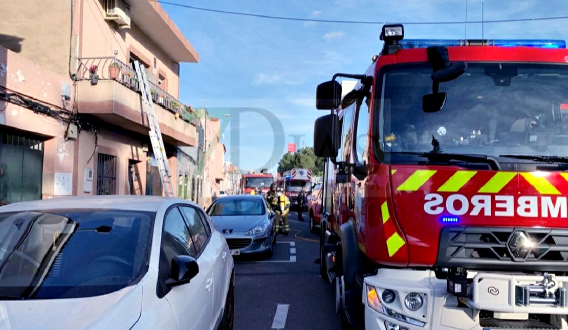 Amplio dispositivo de Bomberos para sofocar un incendio en San Roque