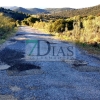 Aún hay carreteras que parecen caminos de cabras en Extremadura