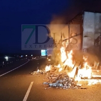 Retenciones en la A-66 por el incendio de un tráiler