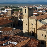 La próxima semana cortarán al tráfico cinco calles cacereñas