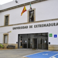 La Facultad de Ciencias de la Documentación y la Comunicación cambia de color