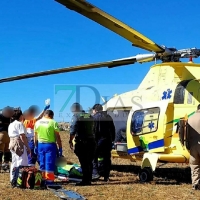 Trasladado en helicóptero tras volcar un tractor en Fregenal de la Sierra