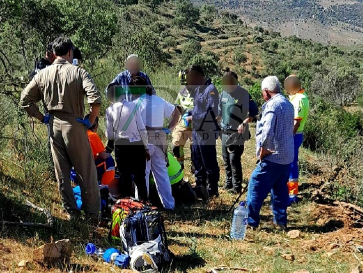 Trasladado en helicóptero tras volcar un tractor en Fregenal de la Sierra