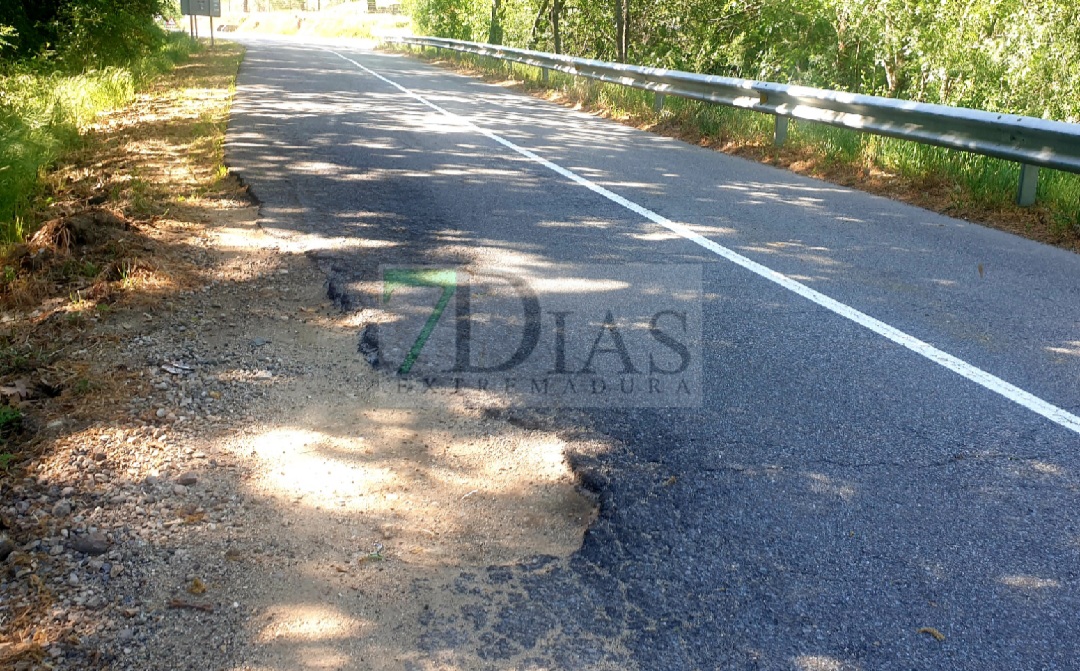 La carretera del norte extremeño que nadie arregla: &quot;Estamos cansados de tanta desidia&quot;