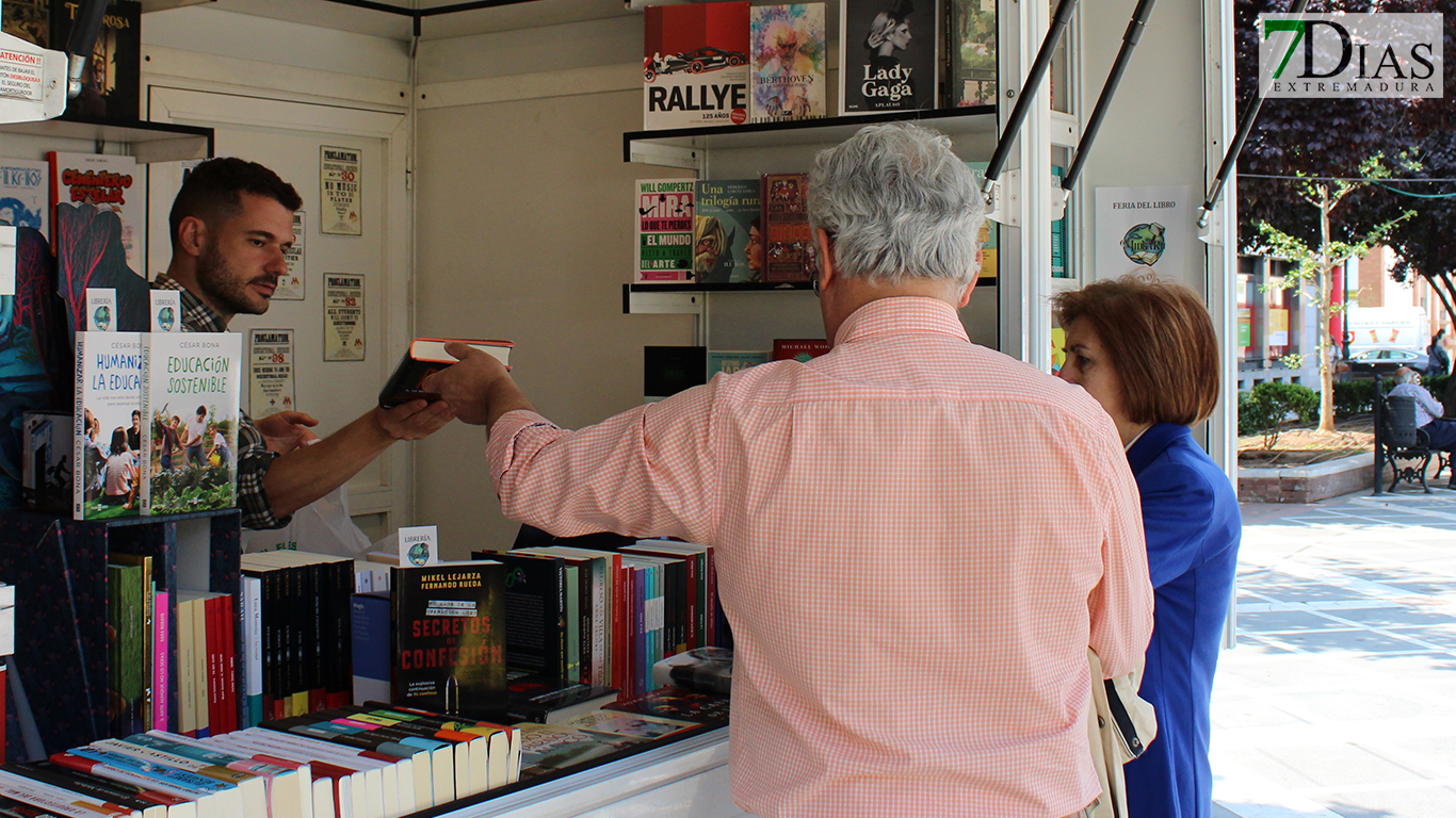 REPOR - La feria de libro de Badajoz, un lugar de ocio para todas las edades