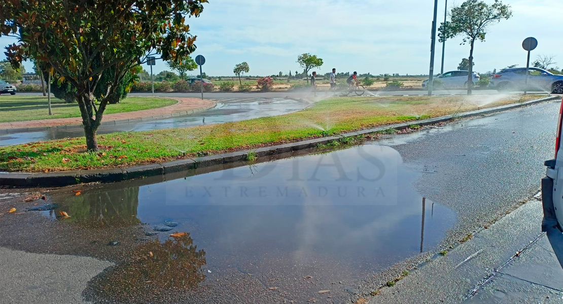 OPINIÓN: ¿En Badajoz sobra el agua? En plena sequía litros y litros derrochándose