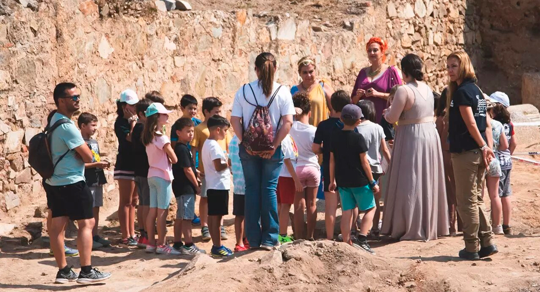 Una escuela extremeña permite a los estudiantes convertirse en arqueólogos por un día