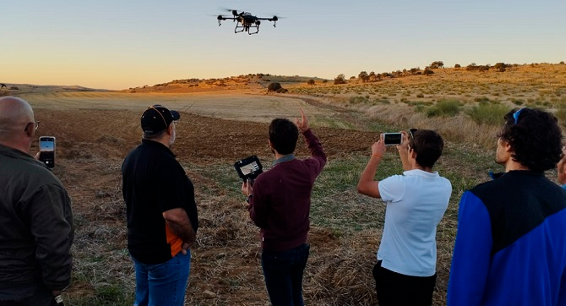 Curso de piloto aplicador de productos fitosanitarios con drones en Extremadura