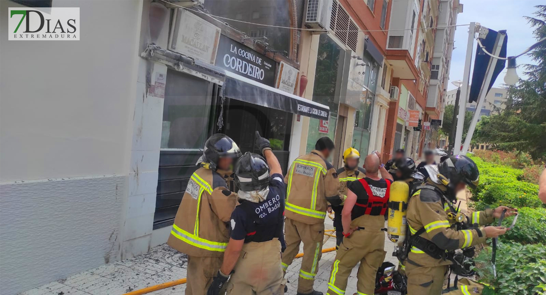 Incendio en un restaurante de la plaza de La Molineta (Badajoz)