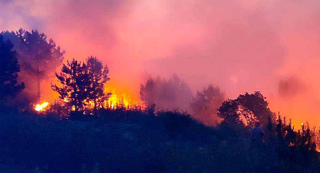 Situación crítica en Extremadura: el fuego llega a Sierra de Gata
