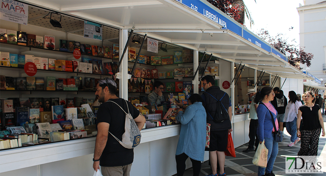 REPOR - La feria de libro de Badajoz, un lugar de ocio para todas las edades