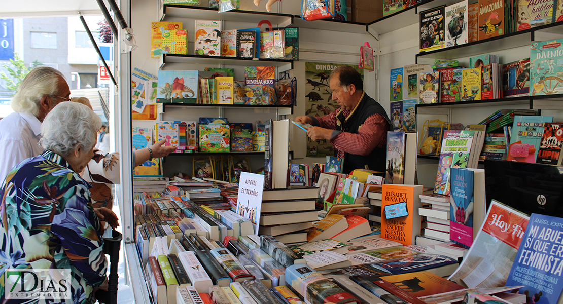 REPOR - La feria de libro de Badajoz, un lugar de ocio para todas las edades