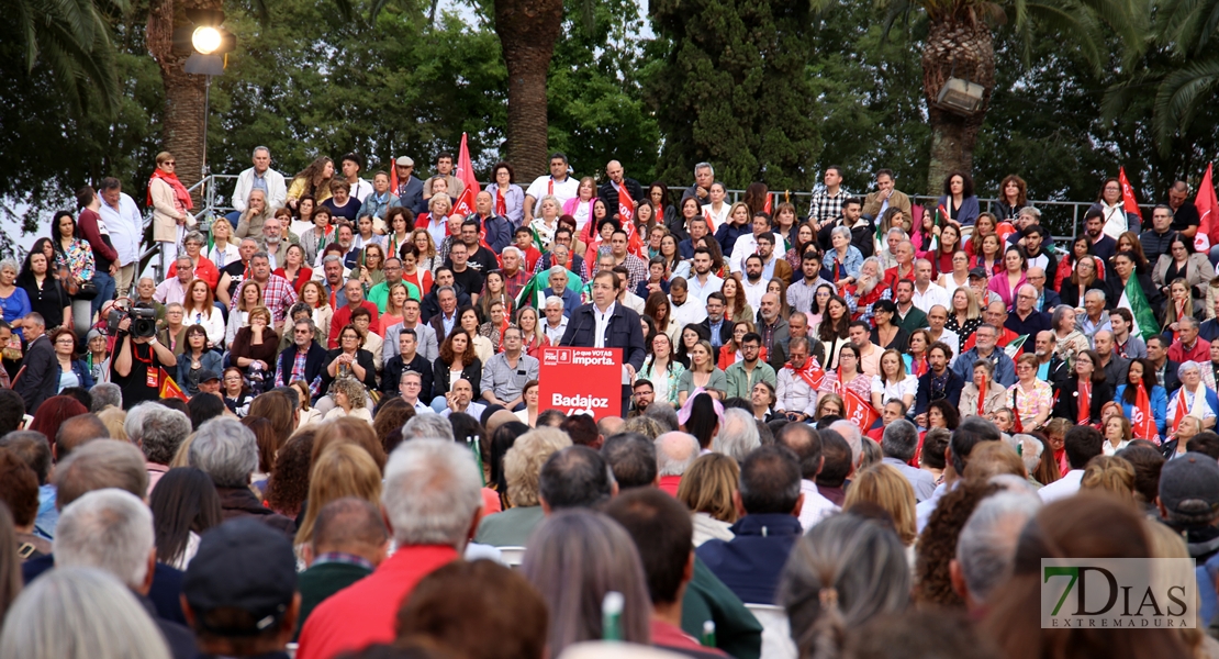 REPOR - El acto de campaña del PSOE en Badajoz en imágenes