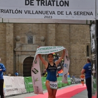 Adrián Martínez y Laura Durán ganan el I Triatlón Villanueva de la Serena