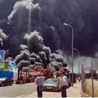 Grave incendio en una instalación industrial de Almendralejo