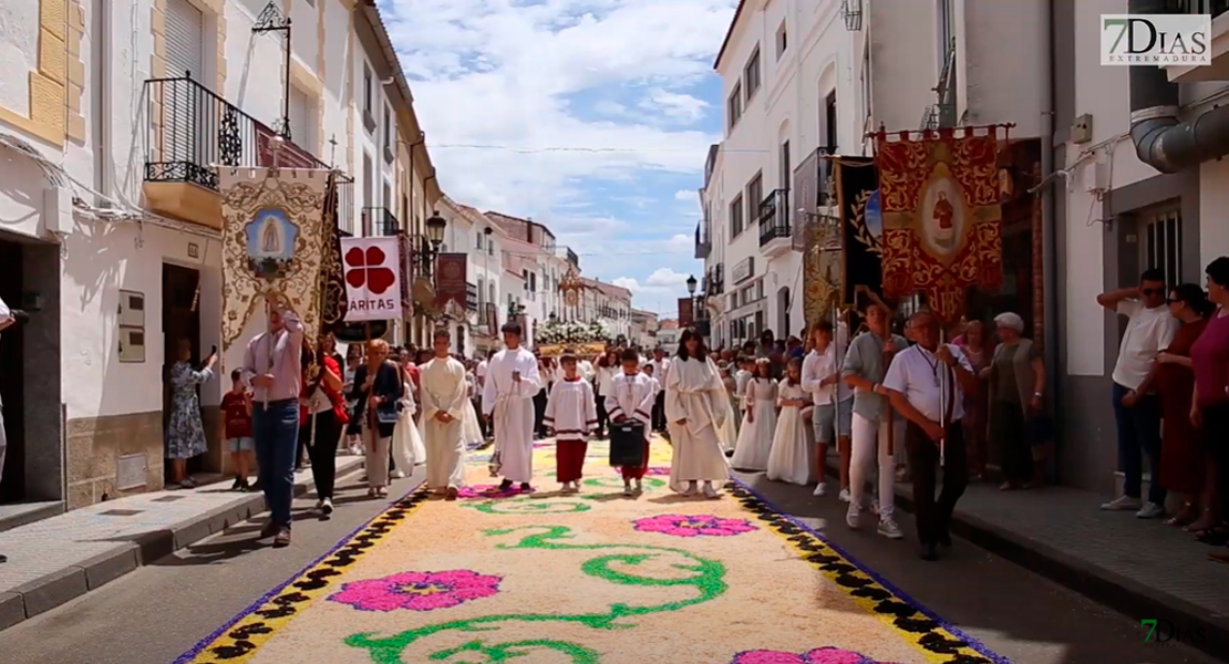 Tradición y color en las calles: así se ha vivido el Corpus Christi en San Vicente de Alcántara