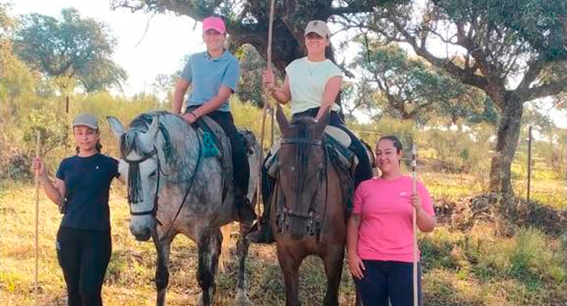 Las cuatro alumnas de Extremadura que llevarán vacas negras hasta Ávila