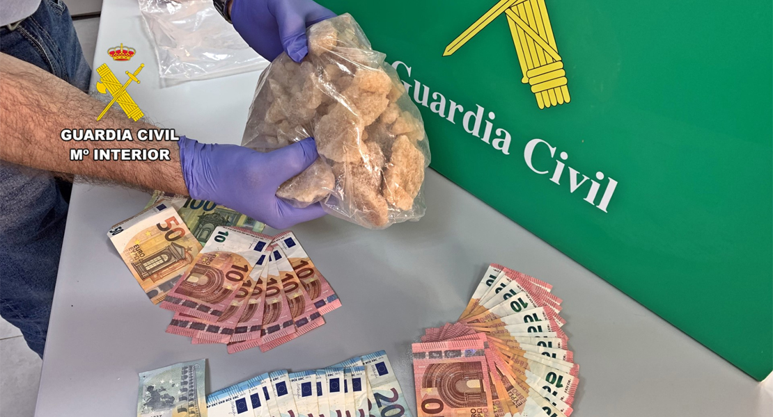 Paran un coche y encuentran una roca de MDMA bajo un asiento en la provincia de Badajoz