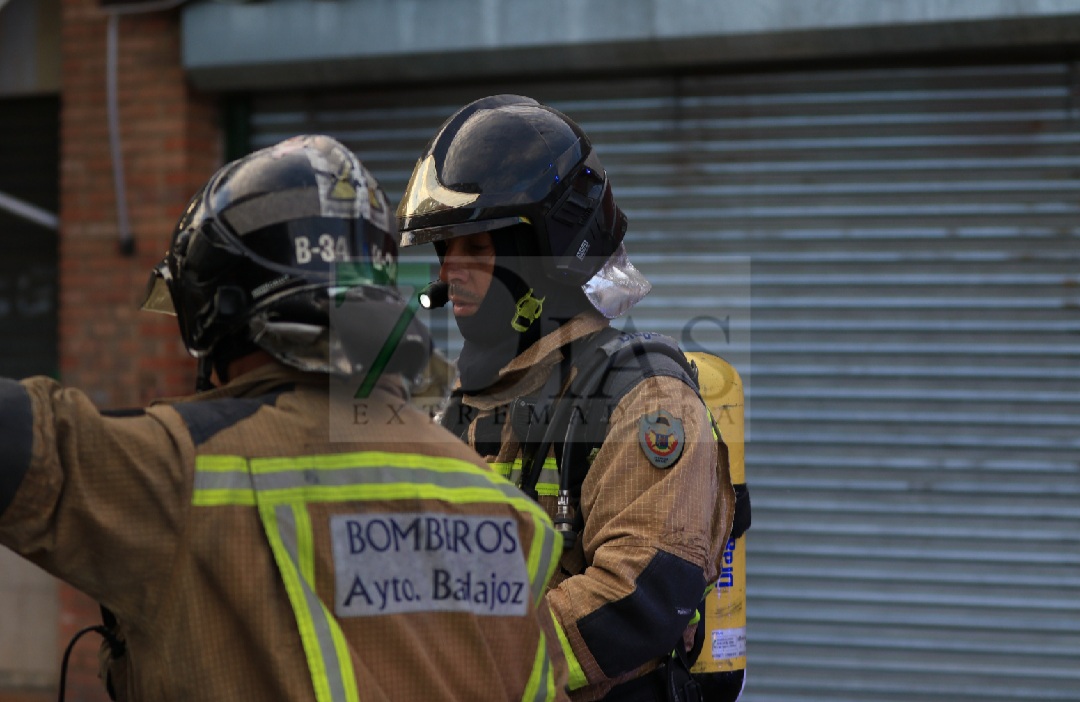 Incendio en una churrería en la barriada Suerte de Saavedra (Badajoz)