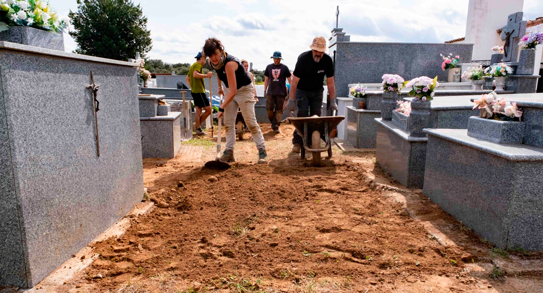 No aparecen los cuerpos que buscaban en un cementerio extremeño