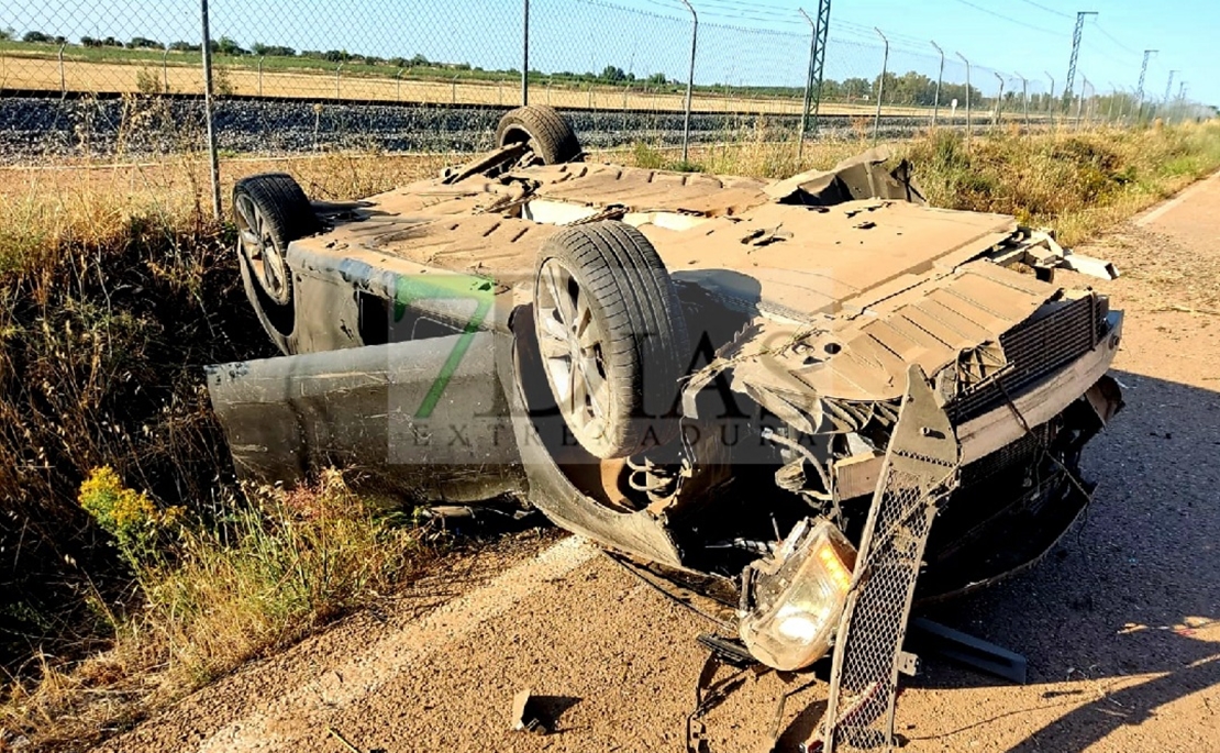 Accidente con vuelco entre las localidades de Gévora y Montijo