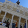 Personas sordas despliegan una pancarta por el Día Nacional de las Lenguas de Signos Españolas