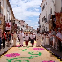 Tradición y color en las calles: así se ha vivido el Corpus Christi en San Vicente de Alcántara