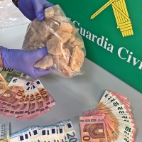 Paran un coche y encuentran una roca de MDMA bajo un asiento en la provincia de Badajoz