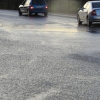 Las fuertes lluvias dejan saltos de agua en algunas carreteras extremeñas