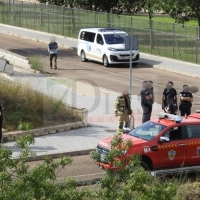 Se precipita al río Guadiana desde el Puente Real en Badajoz