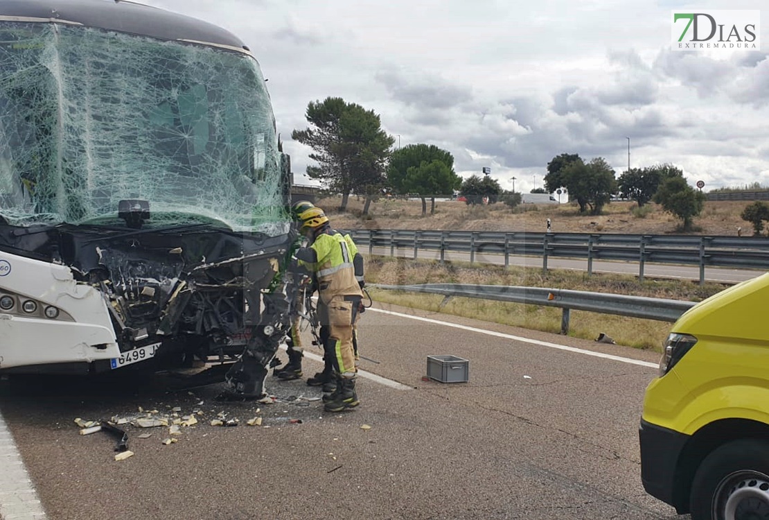 Imágenes del aparatoso accidente que ha provocado el corte en la A-5