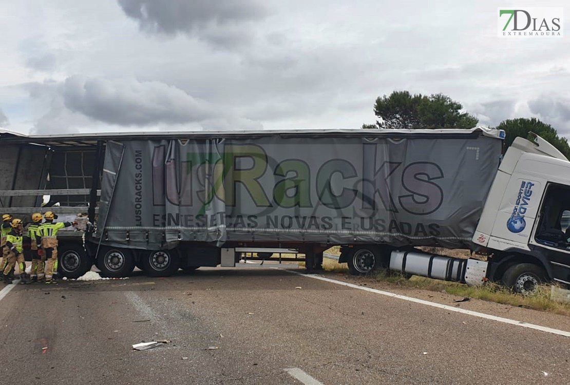 Imágenes del aparatoso accidente que ha provocado el corte en la A-5