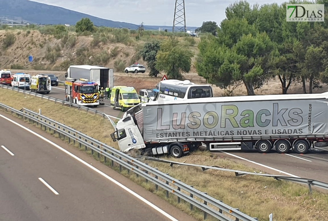 Imágenes del aparatoso accidente que ha provocado el corte en la A-5