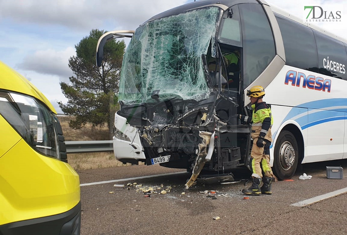 Imágenes del aparatoso accidente que ha provocado el corte en la A-5