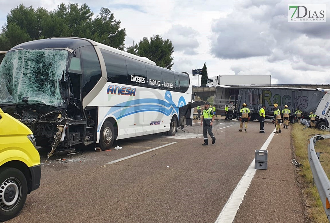 Imágenes del aparatoso accidente que ha provocado el corte en la A-5