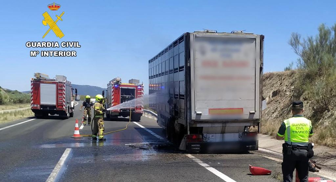 Cortan la A-66 tras el incidente con el tráiler