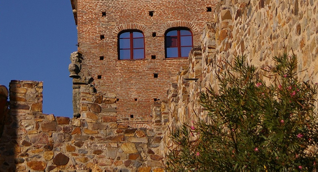 El nuevo alcalde reanuda las obras de la muralla de Cáceres