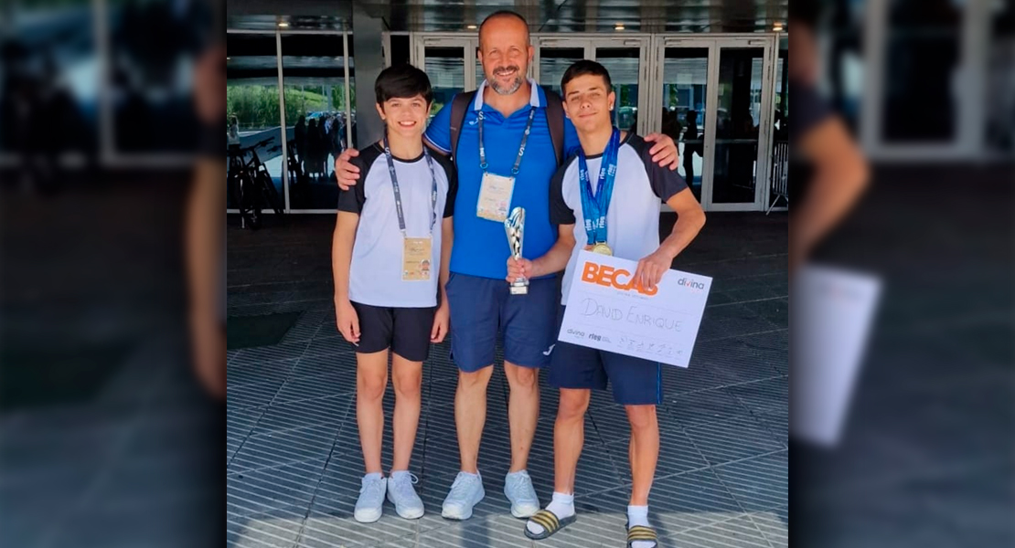 Los gimnastas pacenses asombran al público en el Campeonato Nacional