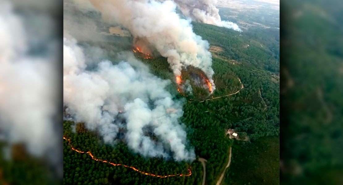 Impresionante imagen desde el cielo del incendio en La Vera (CC)