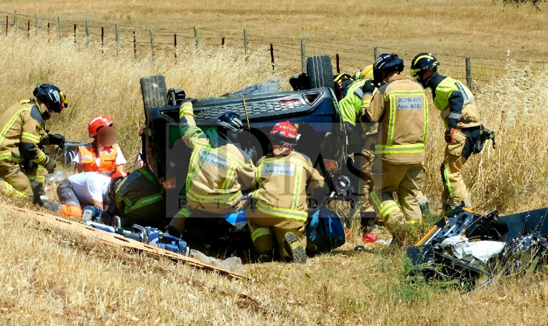 Un accidente en la EX-110 deja un fallecido y varios heridos graves