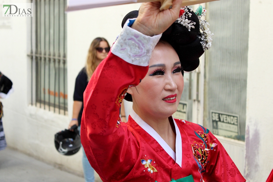 REPOR: El desfile del Festival Folklórico Internacional llena de cultura las calles pacenses